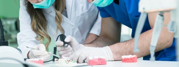 High Tech Dentallabor